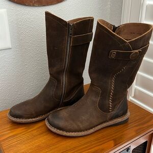 Born boots ( middle of calf)